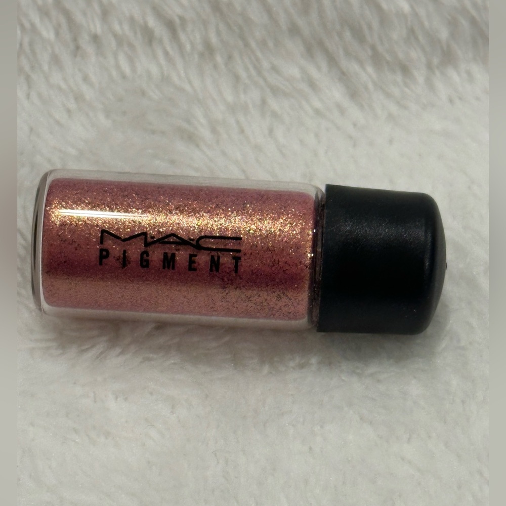 MAC Cosmetics Pigment in Glittering Rose